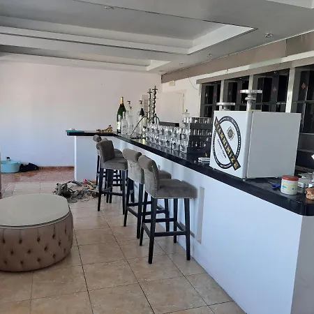Privado 1a Linea Puerto Banus. Atico Enorme, Vistas Increibles Pensión